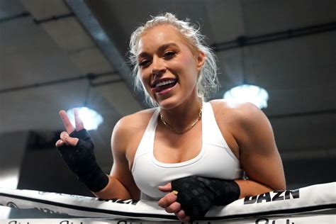 Whoops! DAZN appears to leak Elle Brooke vs. Paige VanZant。